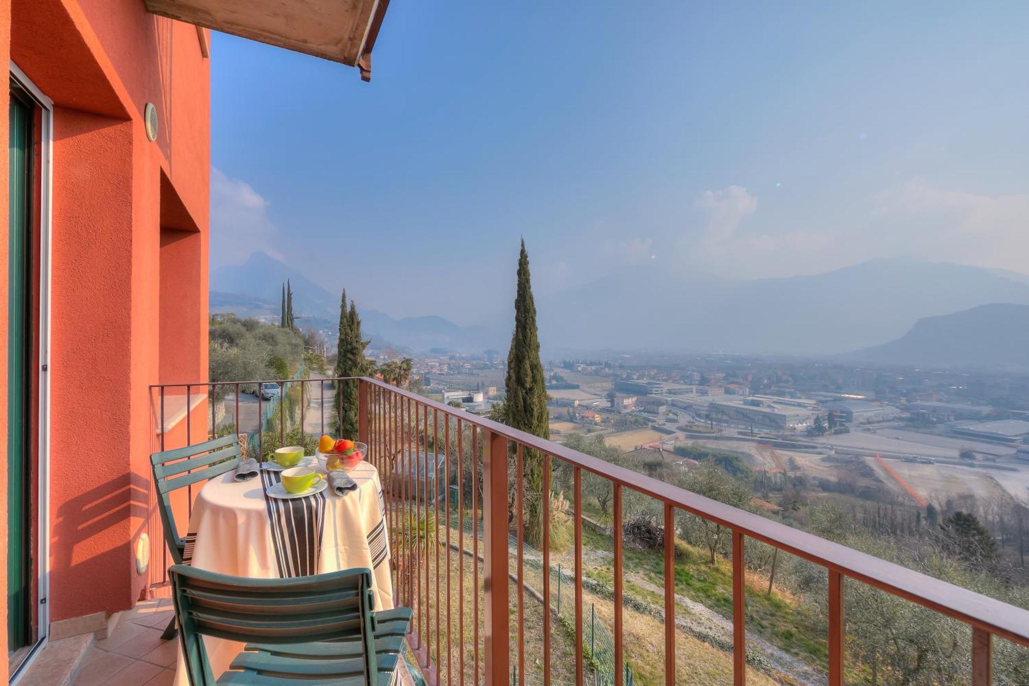Lake View Dom-Us Apartment - Happy Rentals Riva del Garda Exterior photo